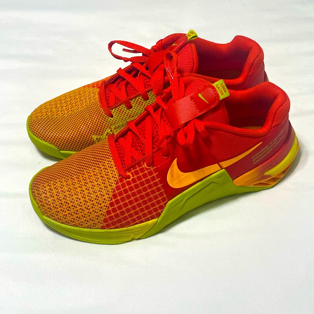 RARE! Nike Metcon 8 Training Shoes Women’s Size 8.5 Picante Red Bright Cactus
